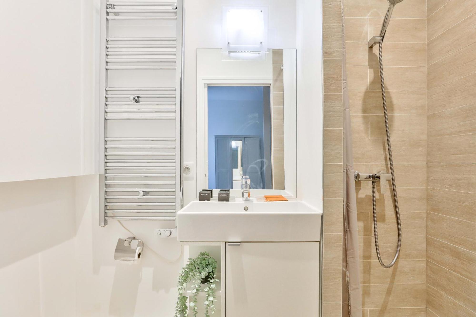 New & Design In The Heart Of Le Marais Apartment *