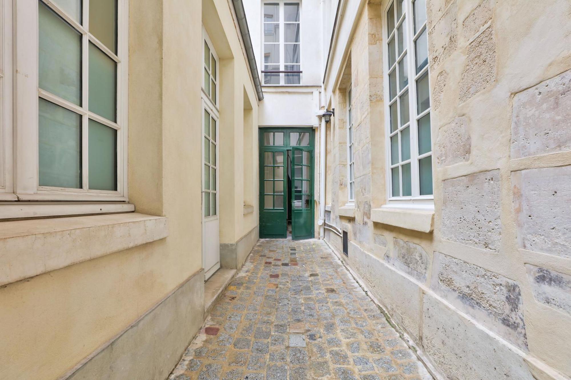 New & Design In The Heart Of Le Marais Appartement Parijs